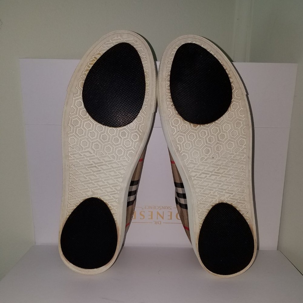 (SOLD) $429 BURBERRY Women's Albridge Vintage Ch Sneakers - Picture 15 of 16